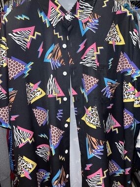 Men's 90’s Black Geo-Print Short Sleeve Shirt
